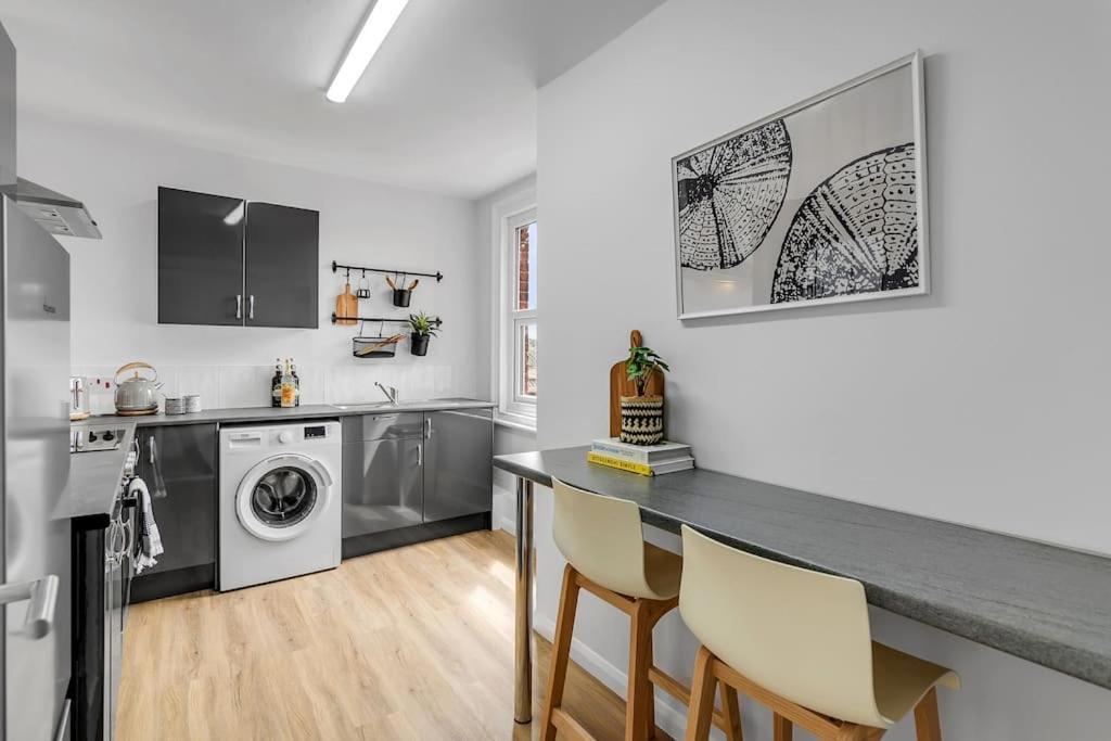 1-Bed Seaside Apartment With Parking Cromer Extérieur photo