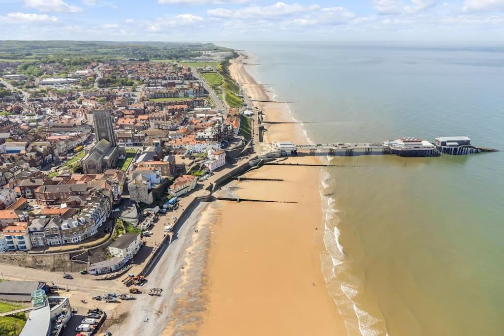 1-Bed Seaside Apartment With Parking Cromer Extérieur photo