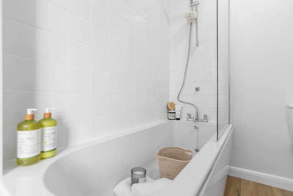 1-Bed Seaside Apartment With Parking Cromer Extérieur photo