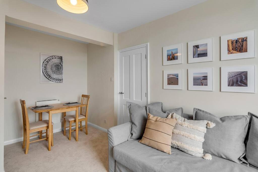 1-Bed Seaside Apartment With Parking Cromer Extérieur photo